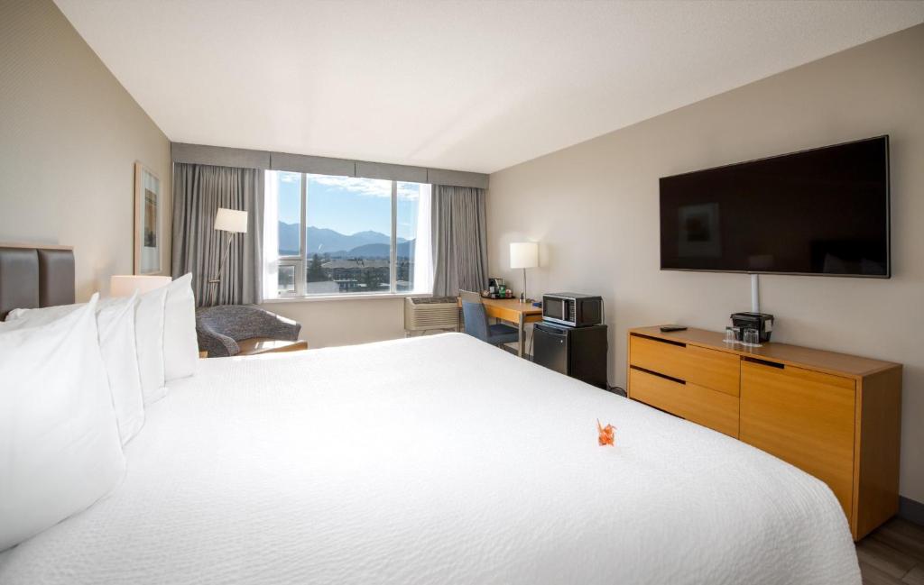 Sustainability certification Coast Chilliwack Hotel by APA - Coast King With Pond View