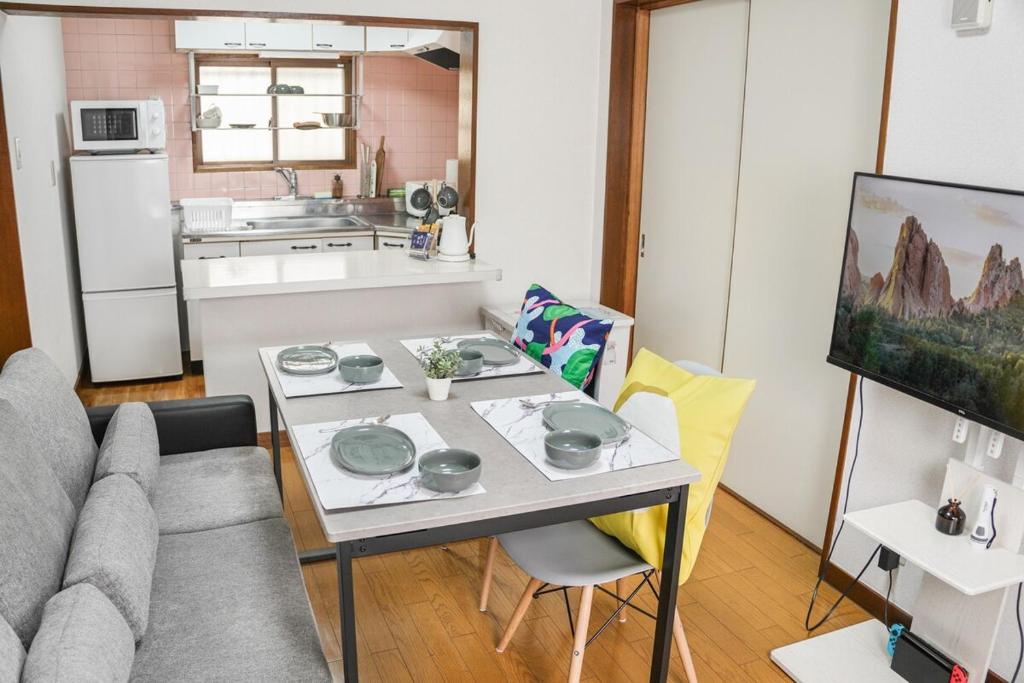 Spacious 52m2 Apartment 10min to Station