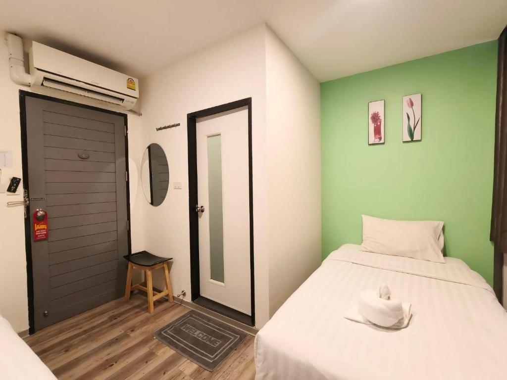 Kim Korner Hotel - Deluxe Twin Room