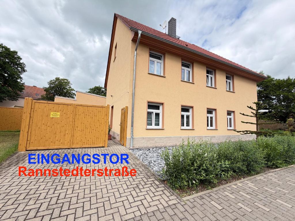 a house with a sign in front of it at Kim Ferienwohnung A in Sömmerda