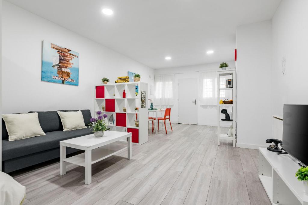 a living room with a couch and a table at Studio 1 Soto Parking Renfe in Torrejón de Ardoz