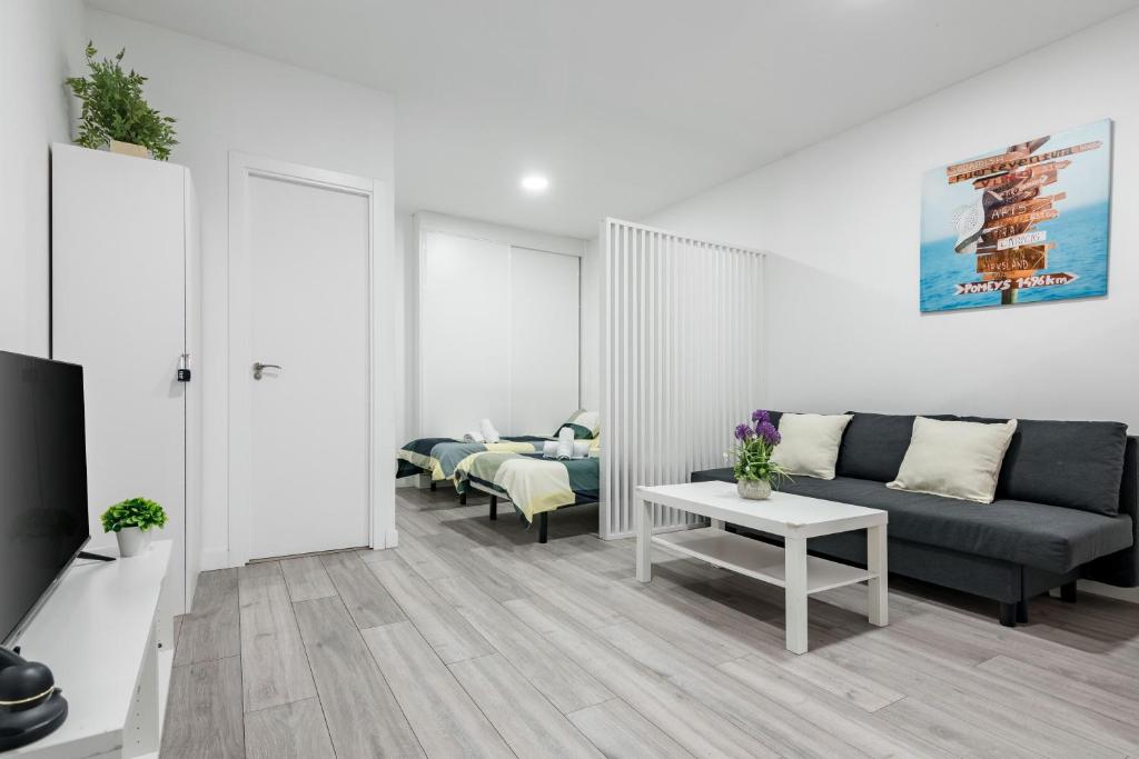 a living room with a couch and a table at Apartamento nuevo completo 2 in Torrejón de Ardoz