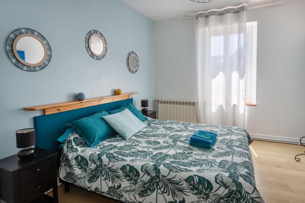 a bedroom with a bed and a mirror on the wall at Demeure Olea in Chérac