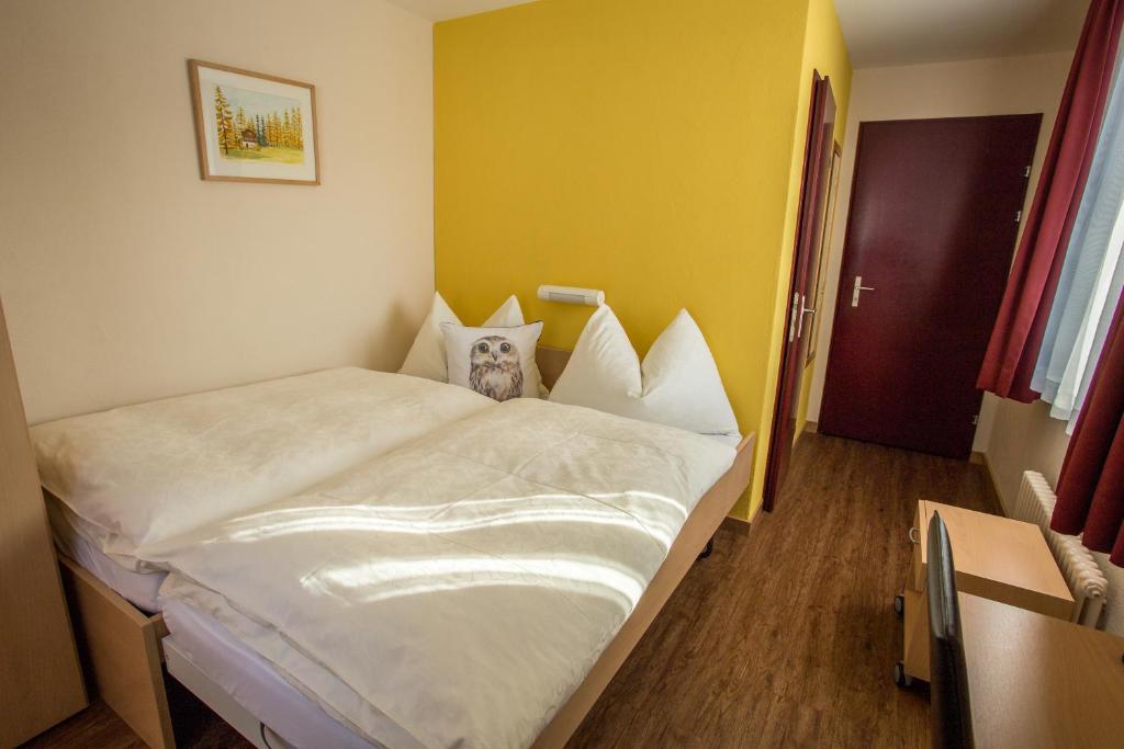 Postel nebo postele na pokoji v ubytování Kessler's Kulm Gästehaus
