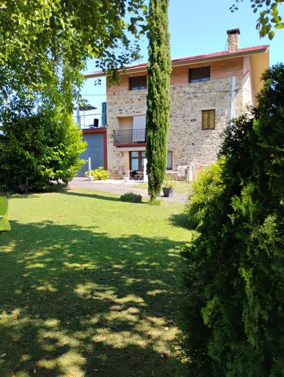 an external view of a stone house with trees at Habitaciones amplias tipo Suite Durango in Guyuria