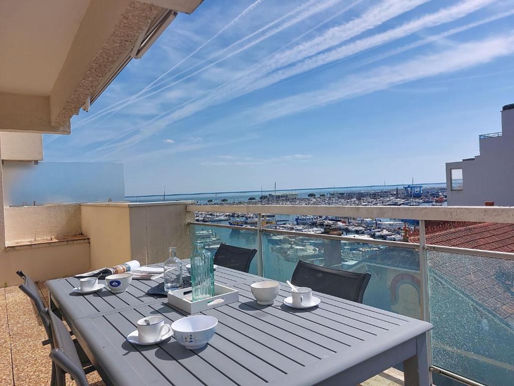 Apartment Les Pieds dans l'eau-2 by Interhome