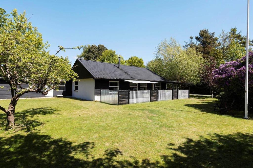 a black and white house with a yard at 1670-Melby-Kragesvej-36 in Melby