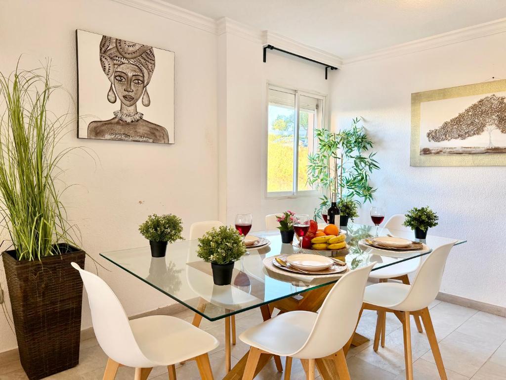 Calm Coastal Boutique Apartment for 12 by TuriVida