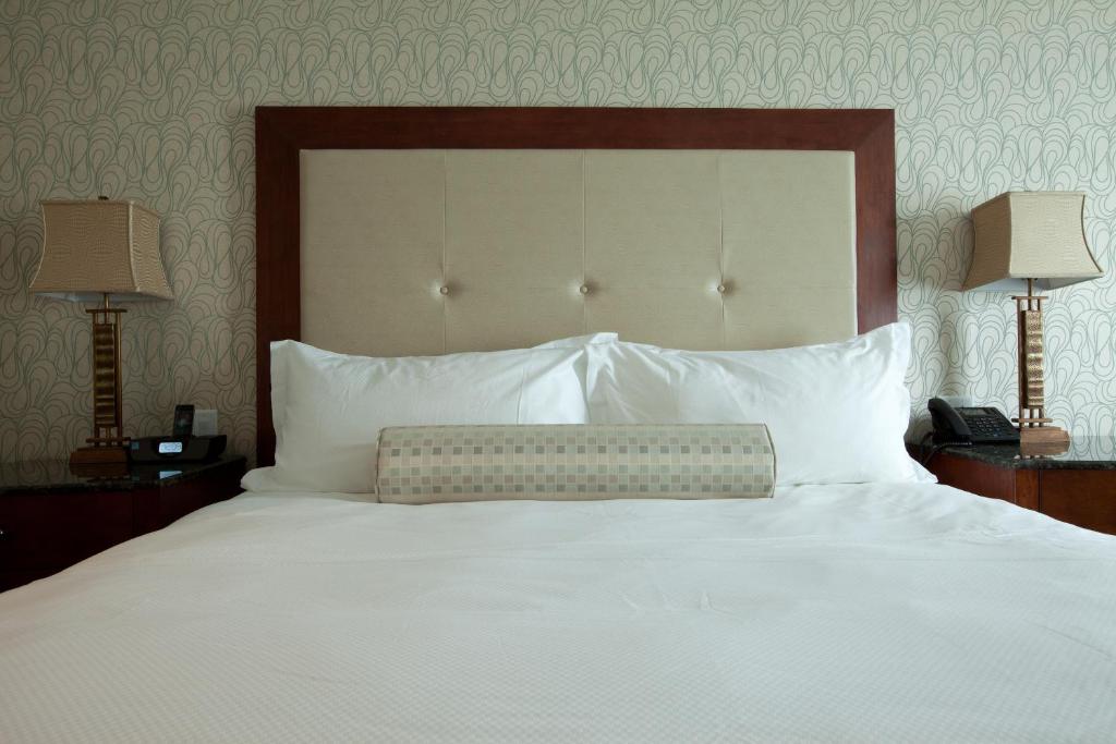 Town & Country Inn and Suites - 