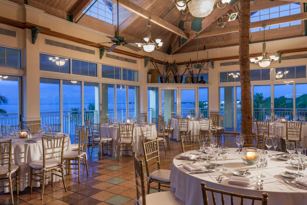 Restaurace v ubytování Reefhouse Resort and Marina