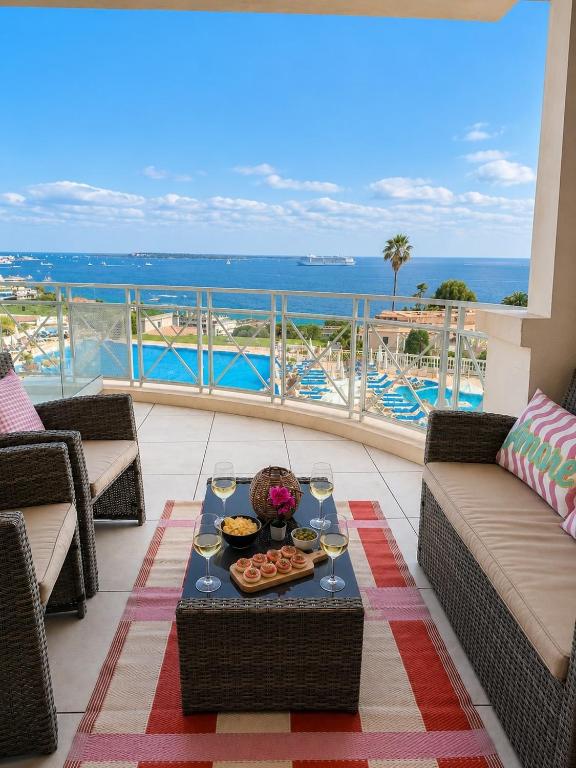 Blue view - Terrace with sea view, pool, air conditioning