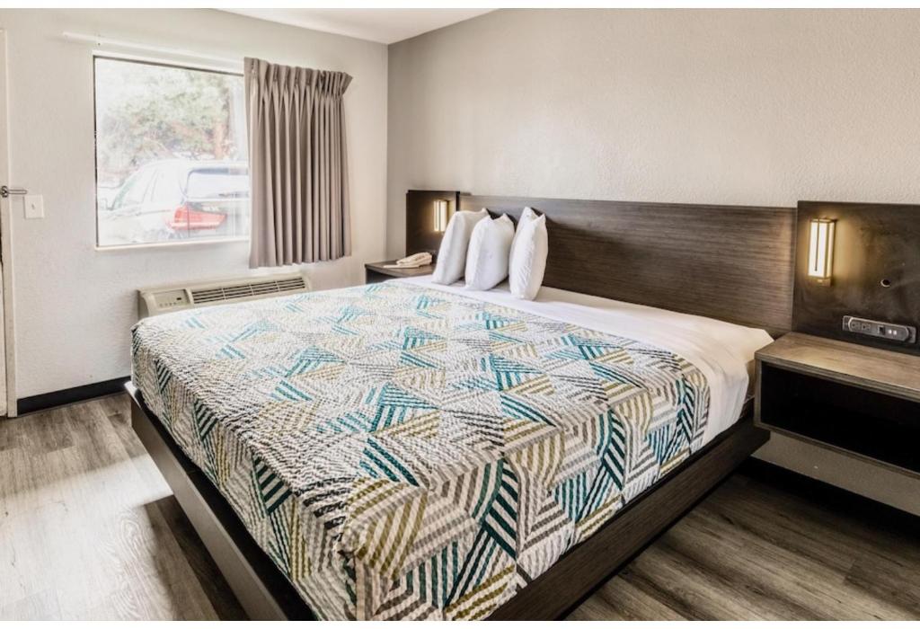 Motel 6-Carlsbad, CA - East Near LEGOLAND - 