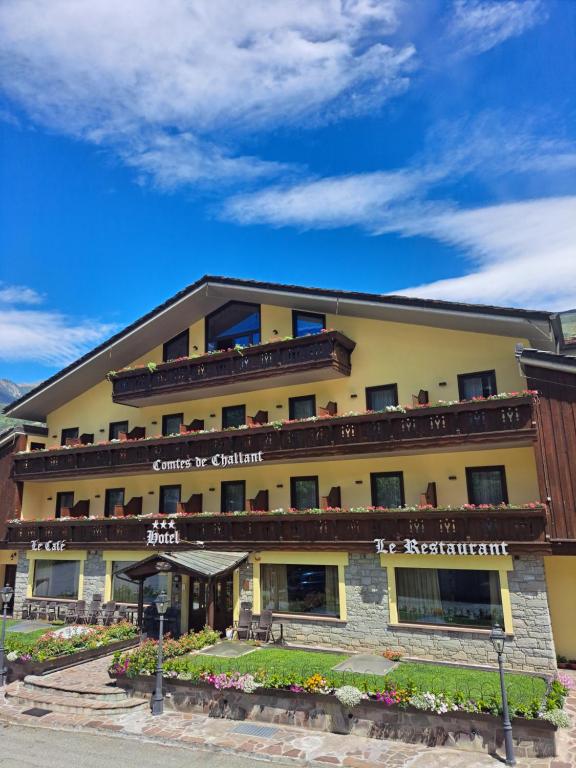 a building with a sign for the center for culture at Hotel Comtes De Challant in Fenis