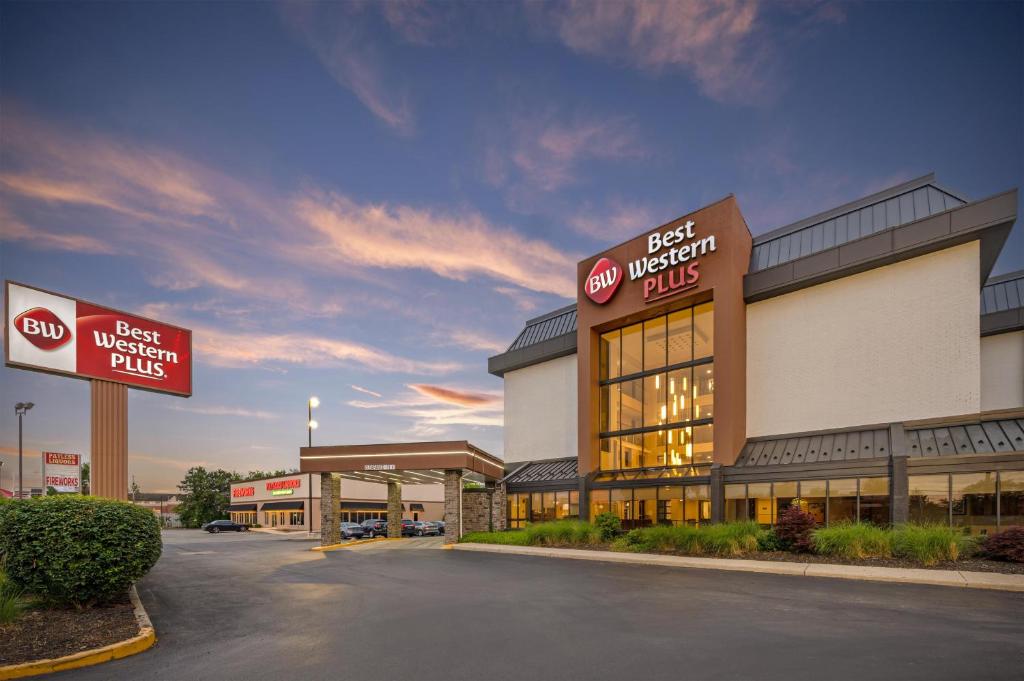 Best Western Plus Indianapolis - Housity