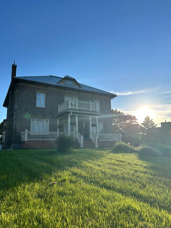 a large house with a large grassy yard at Auberge La Seigneurie in Matane