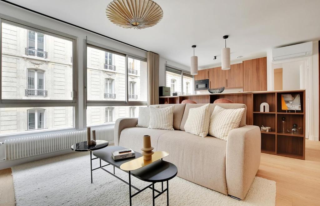An exquisite 3-bedroom 3-bathroom apartment in Trocadéro - Eiffel Tower