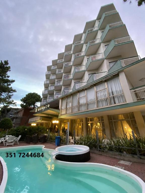 a view of the hotel from the pool at Hotel Monaco - parcheggio e piscina in Milano Marittima