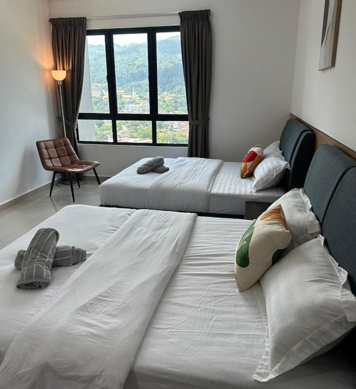 a hotel room with two beds and a window at Studio 4pax SunshineKekloksiView in Ayer Itam
