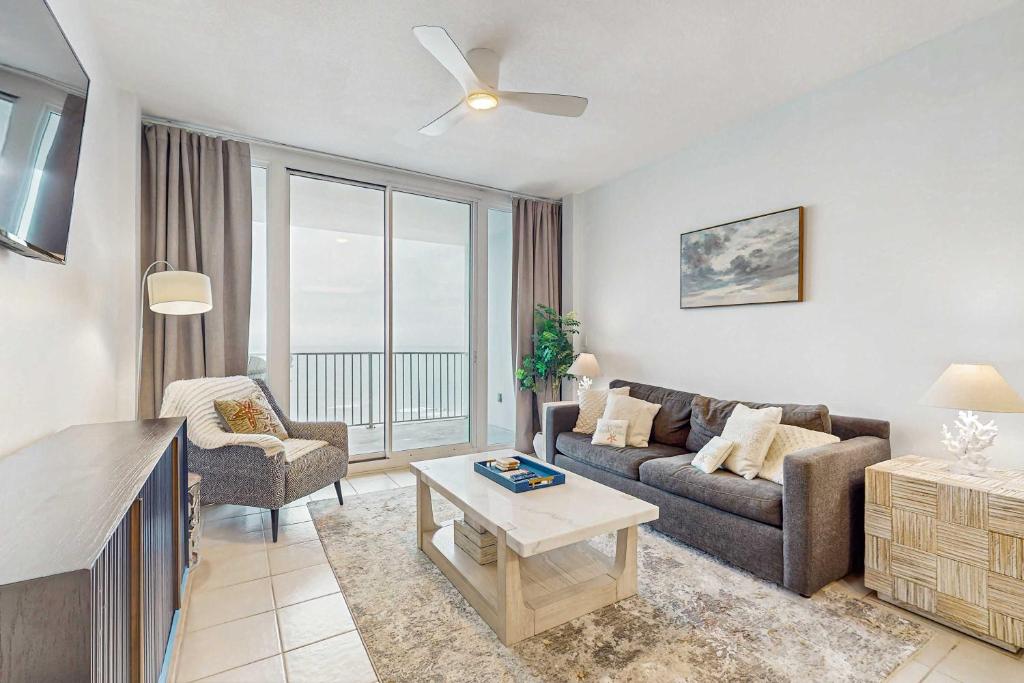 Gulf-Front 12th-Floor Condo w Great View Balcony AC & Shared Pools & Hot Tubs, Gulf Shores & Orange Beach, AL