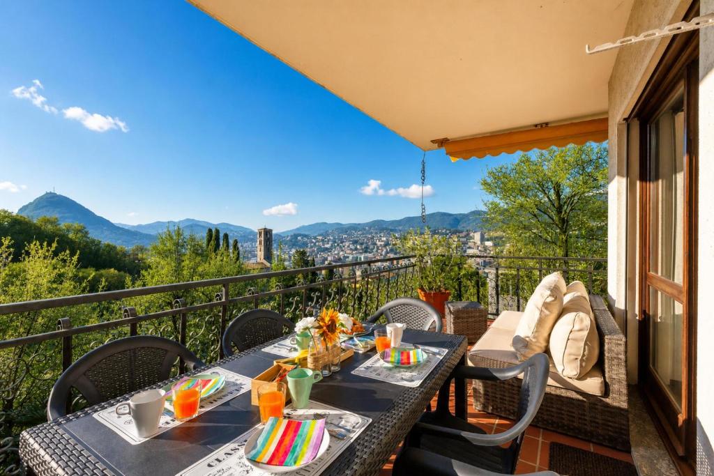 Chiara's Home with Balcony - Happy Rentals