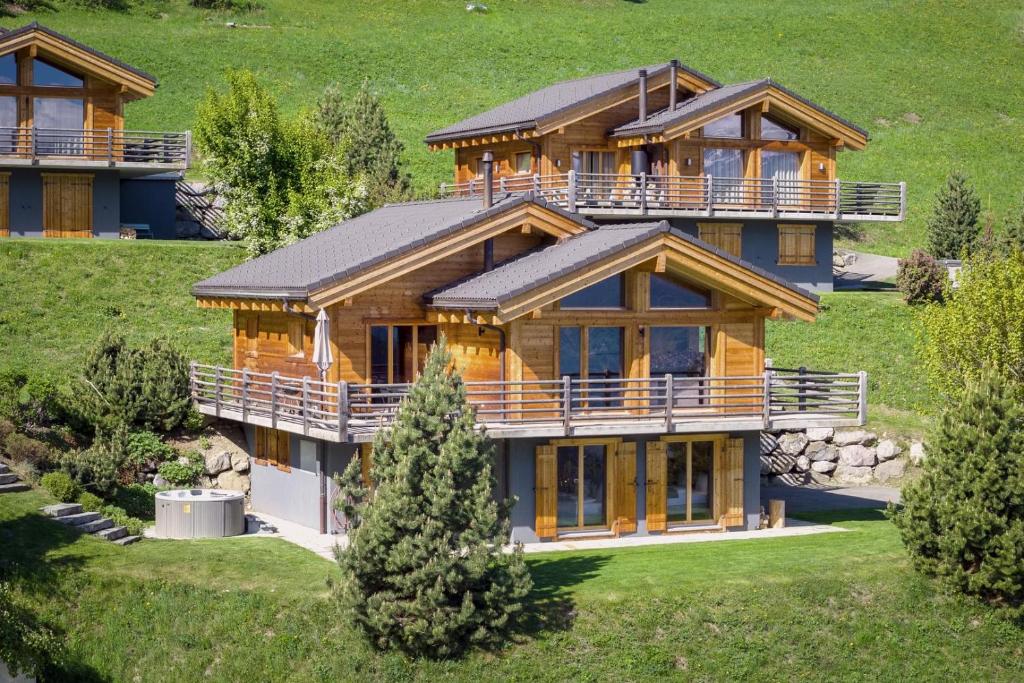 an image of a log home with a large house at Chalet Aramis in Riddes