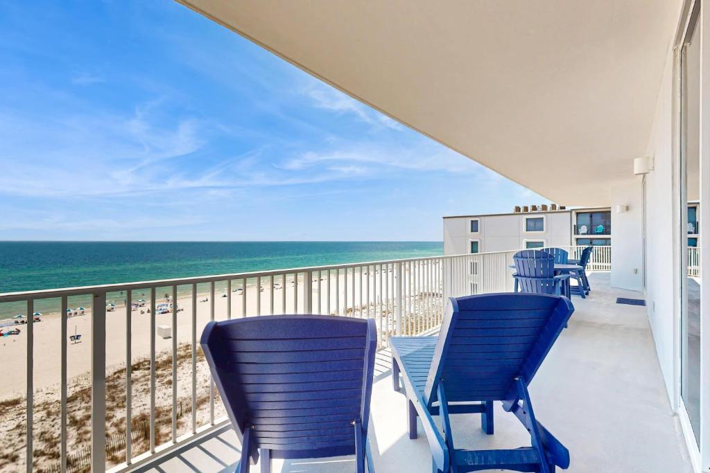 Beachfront Condo with Gulf View & Shared Pools & Hot Tubs - Snowbirds Welcome