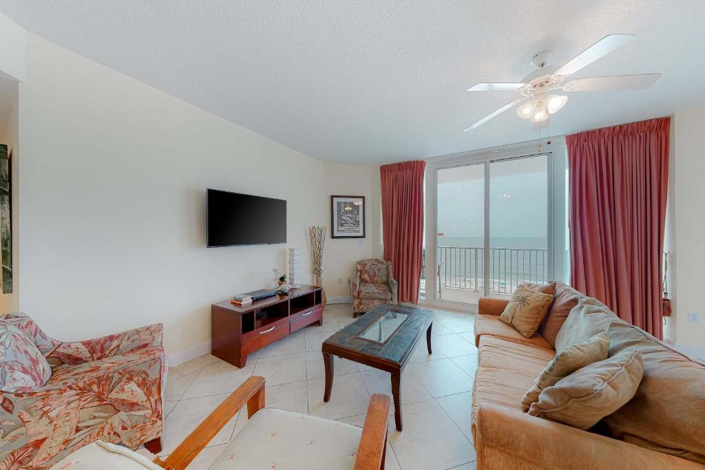 Gulf-Front Condo w Expansive Balcony AC WiFi & Shared Pools Hot Tubs & Gym