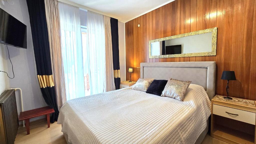 Avalena Residence - غرفة ثلاثية مع شرفة