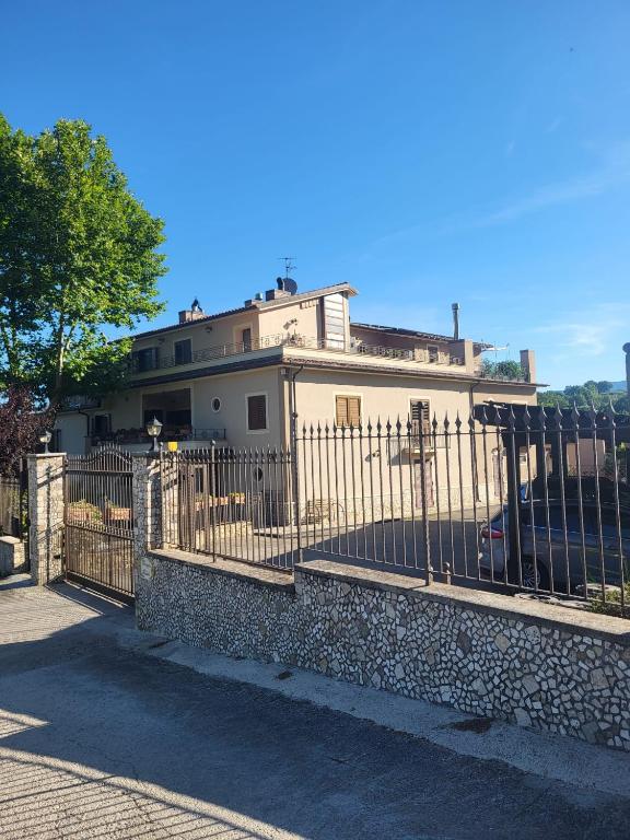 a fence in front of a house with a building at Casa Vacanze Masseria Tidei in Sant'Agata de' Goti