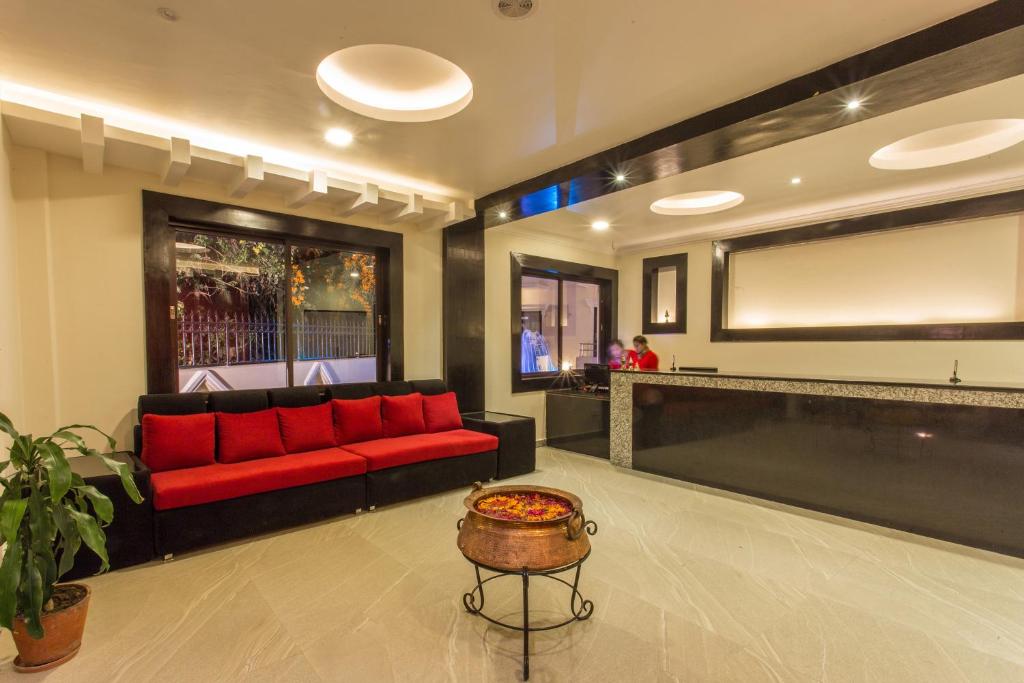 Khu vực ghế ngồi tại Tuki Resort Pokhara