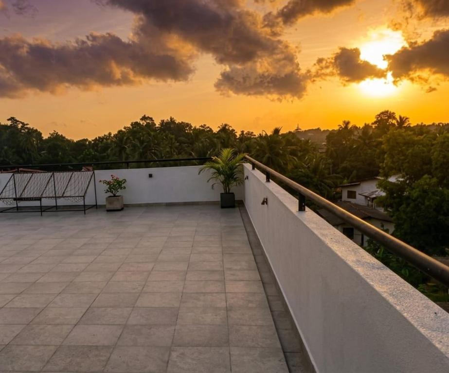 a balcony with a sunset in the background at MSM Diamond Villa in Wattala