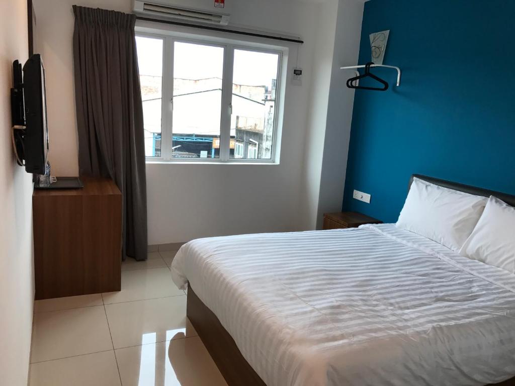 Postel nebo postele na pokoji v ubytování Brezza Hotel Sitiawan