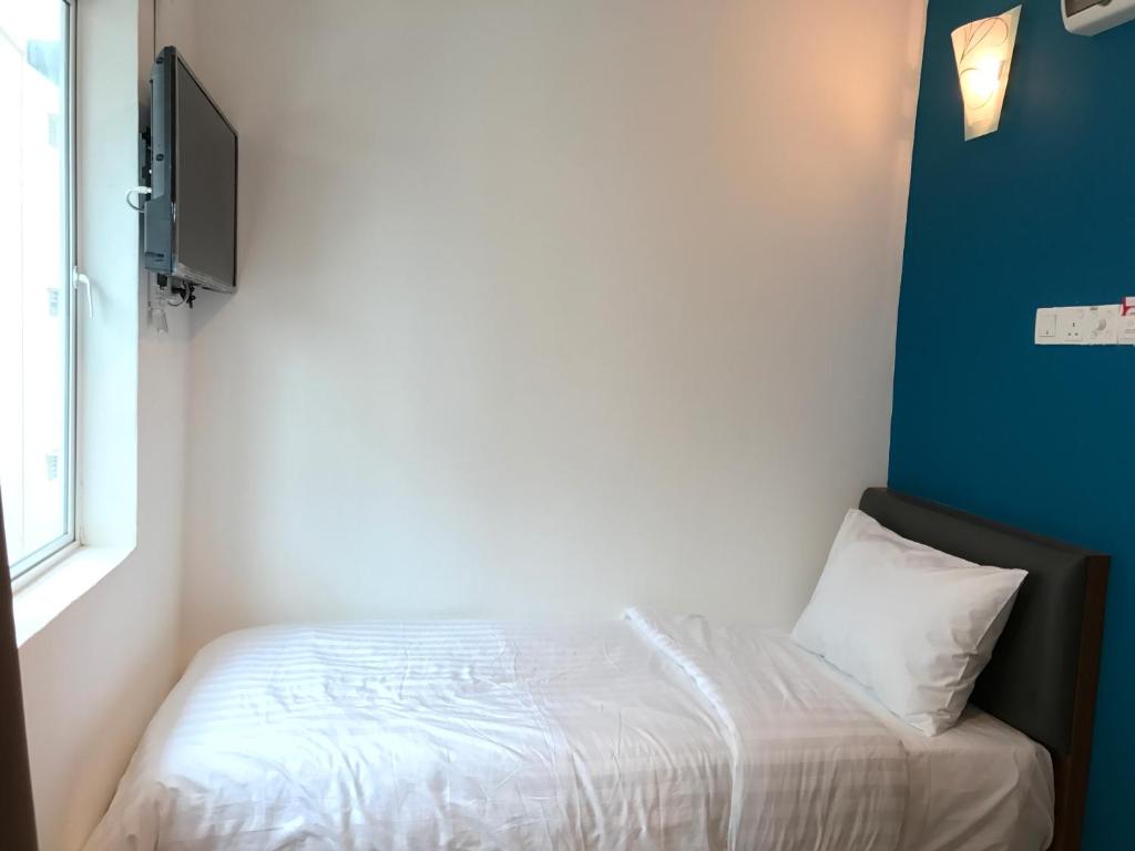 Postel nebo postele na pokoji v ubytování Brezza Hotel Sitiawan