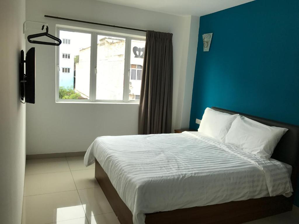 Postel nebo postele na pokoji v ubytování Brezza Hotel Sitiawan