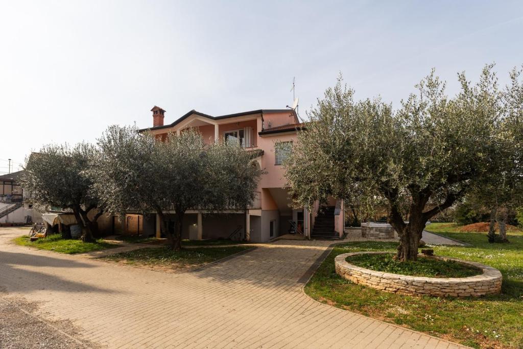 Apartments with parking space Rozac, Umag - 27272
