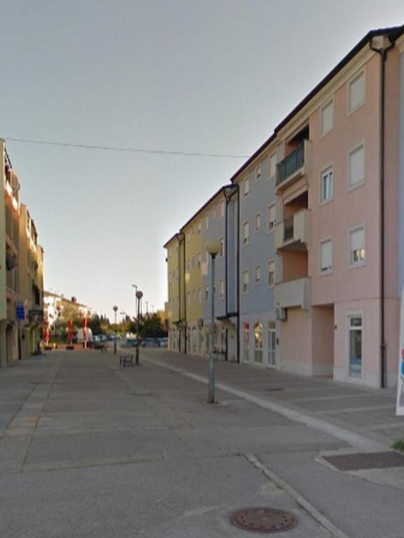 Apartments with parking space Umag - 27475