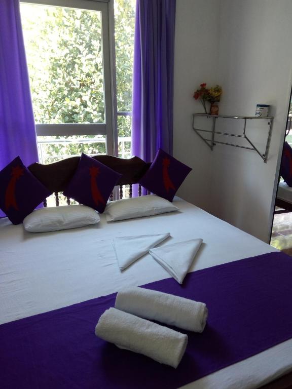 Postel nebo postele na pokoji v ubytování Evening Star Guest Inn