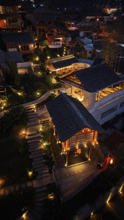 an overhead view of a building at night with lights at Wojia我家 in Ban Rak Thai