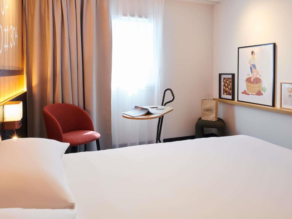 Ibis Styles Cognac - Standard One Double Bed