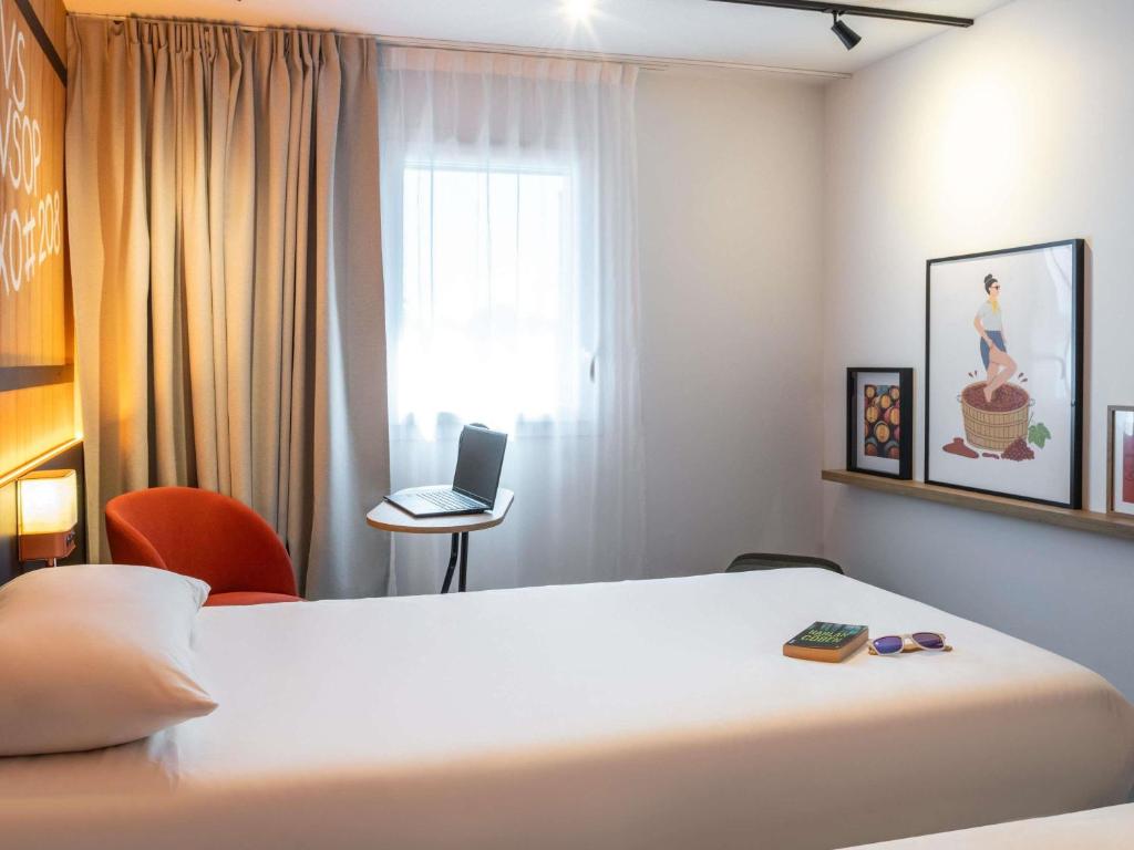 Ibis Styles Cognac - Standard Room With Two Single Beds