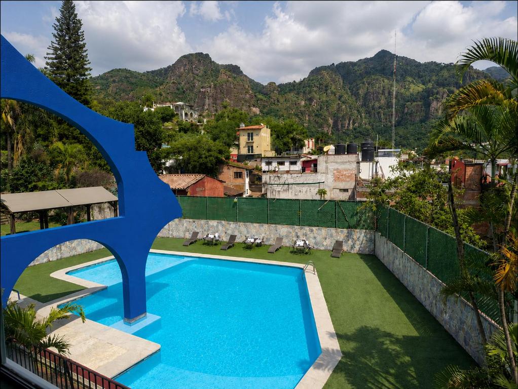 a view of a swimming pool on top of a house at Hotel Tepoztlán in Tepoztlán