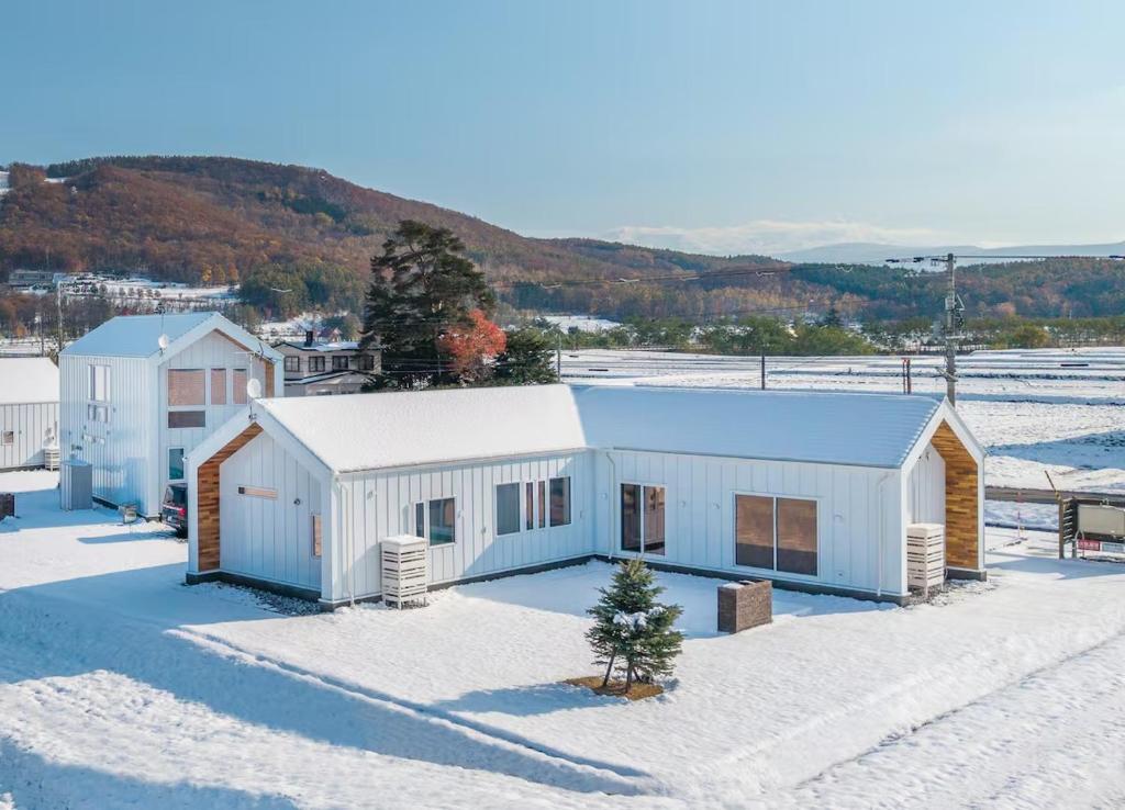 an aerial view of a building in the snow at HIGASHIKAWA Villa 瑞月 in Higashikawa