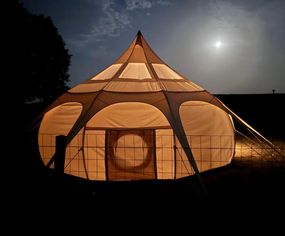 a iguana tent with the sun in the background at Sunset Tent in Sageau