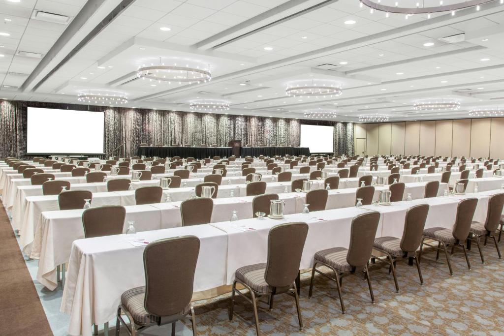 Crowne Plaza Chicago Ohare Hotel & Conf Ctr by IHG photo