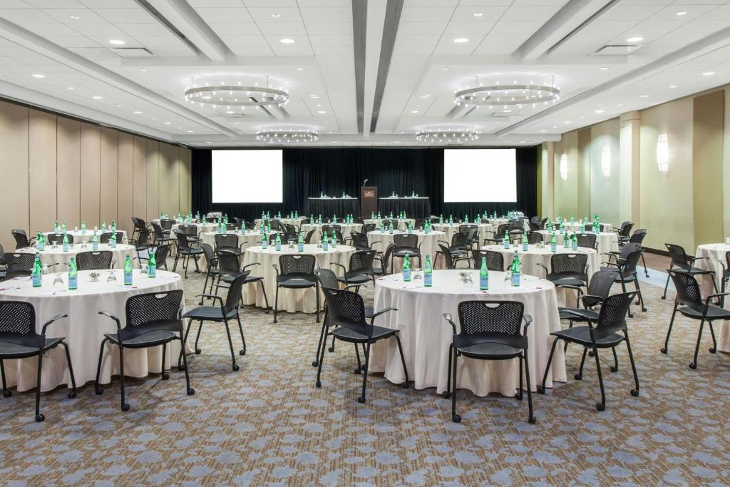 Crowne Plaza Chicago Ohare Hotel & Conf Ctr by IHG photo