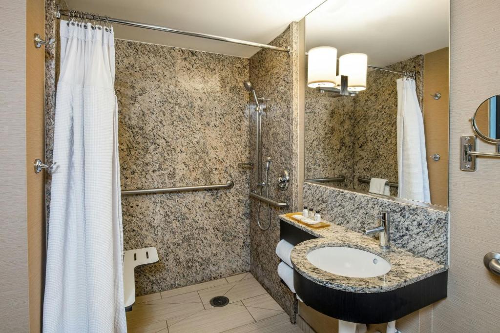 Crowne Plaza Chicago Ohare Hotel & Conf Ctr by IHG photo