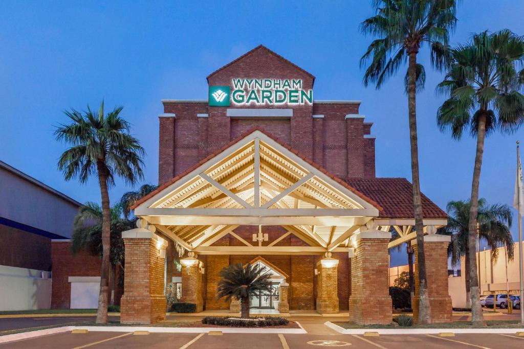 a building with a sign that reads wynyard hall garden at Wyndham Garden Monterrey Norte in Monterrey