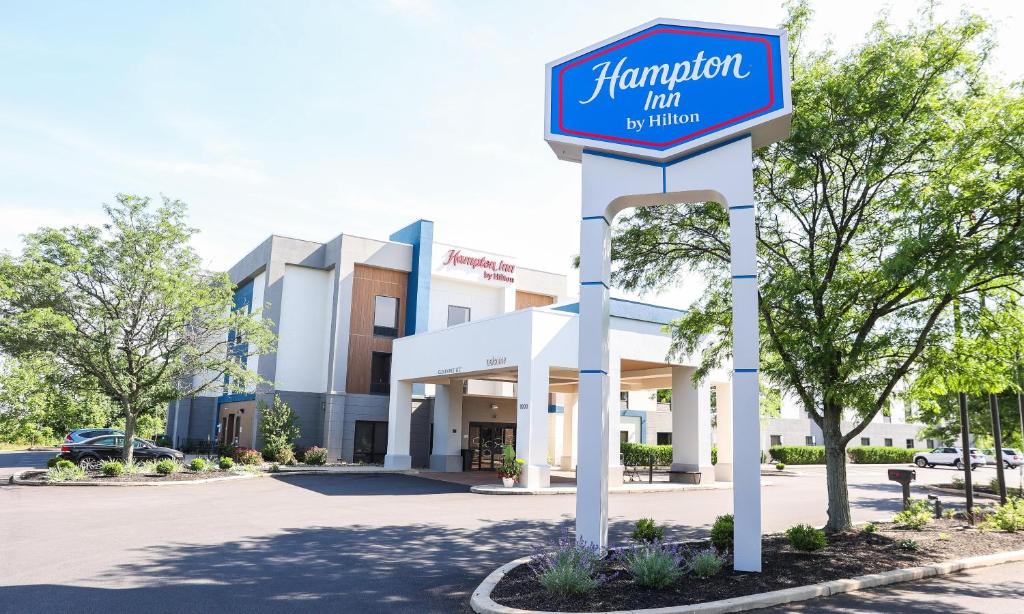 a sign for a banquet inn in front of a building at Hampton Inn Shrewsbury in Shrewsbury