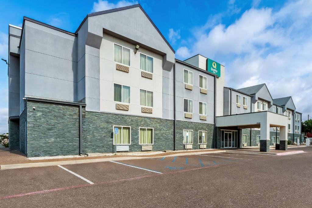 a rendering of a hotel with a parking lot at Quality Inn Laredo - Nuevo Laredo in Laredo