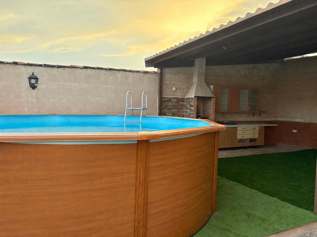 a hot tub in the backyard of a house at Casa Tío Tato , cerca de Puy du Fou y Toledo in Polán